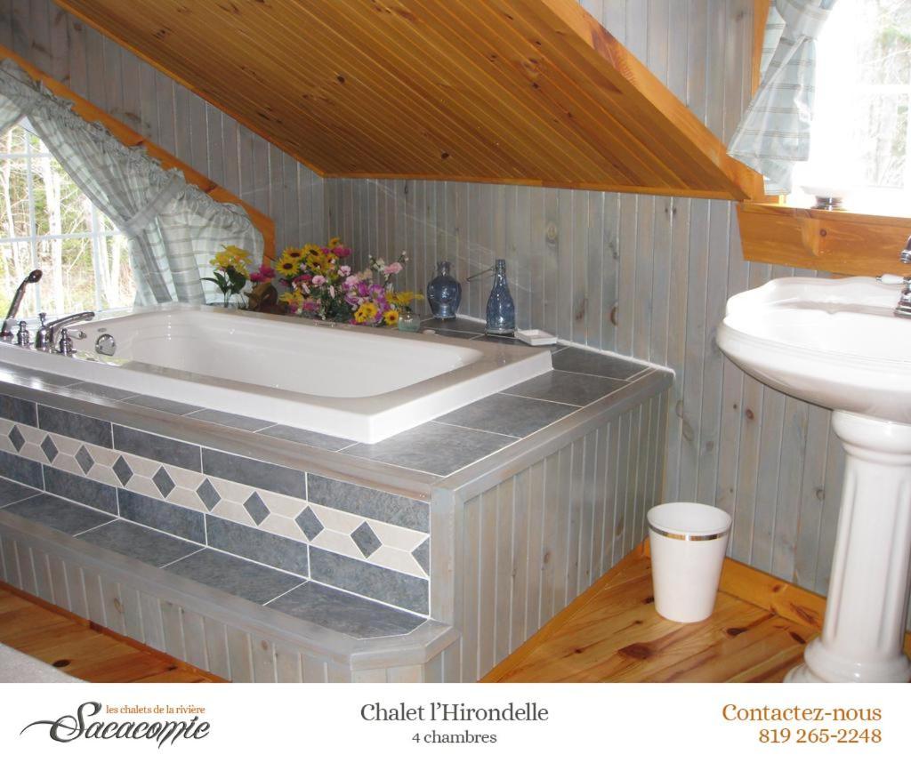 Вилла Chalets De La Riviere Sacacomie Сент-Алексис-де-Мон Экстерьер фото